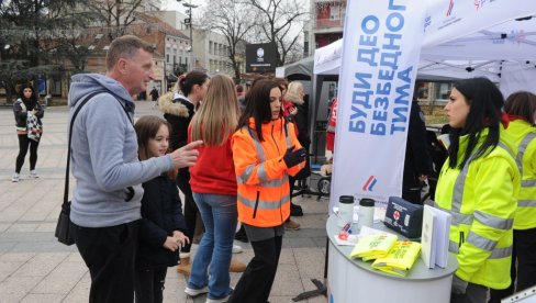 PODIZANJE SVESTI DEO PREVENCIJE: Kampanja „Budi deo bezbednog tima“ i u Kraljevu