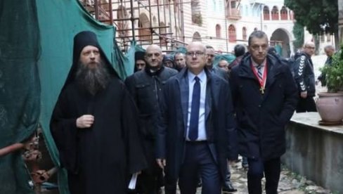 VUČEVIĆ POSETIO HILANDAR: Država Srbija pomaže obnovu manastira (FOTO)