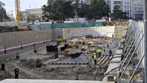 РАДОВИ ГОТОВИ ДО 1. СЕПТЕМБРА: Изградња подземне гараже у Влајковићевој тече по плану РАДОВИ ГОТОВИ ДО 1. СЕПТЕМБРА: Изградња подземне гараже у Влајковићевој тече по плану