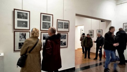 ŽIVI SEĆANJE NA ZORANA PURGERA: U Paraćinu otvorena 4. memorijalna izložba (FOTO)