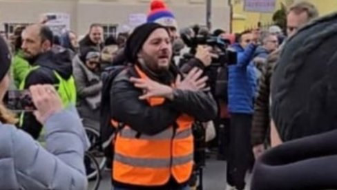 SKANDAL! KURTIJEVCI U NOVOM SADU: Na protestu promovišu dvoglavog orla, simbol velike Albanije! (FOTO)