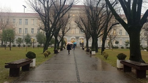 (VIDEO) PROTEST NAJAVILI I GIMNAZIJALCI: Bura zbog seksualnog uznemiravanja u podgoričkoj Gimnaziji, profesor učenici slao lascivne poruke