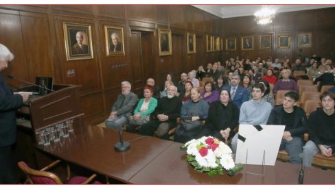 VAZDA U ŽIVOTU STAJAO JE USPRAVNO : Matica srpska oprostila se od lingviste prof. dr Dragoljuba Petrovića (FOTO)