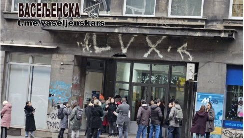 PO DNEVNICE ILI SENDVIČE, PA NA BLOKADE: Fotografije ispred NVO „Kuće ljudskih prava“ raskrinkale „spontane“ proteste