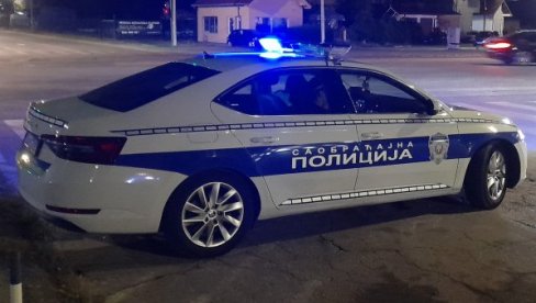 SLOVACI UKRALI PUNTO SA DETETOM U OBRENOVCU:  Istim vozilom udarili u izlog radnje i uzeli 20 mobilnih telefona