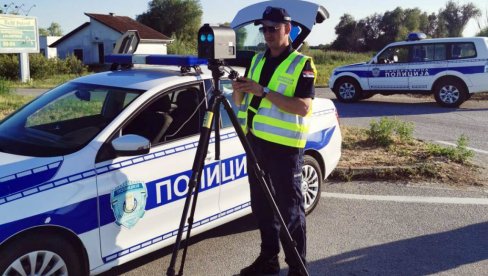 NASILNIČKA VOŽNJA U NOVOM SADU , SIRIGU I VRBASU: Policija u Južnobačkom okrugu za dan sankcionisala 238 prekršaja