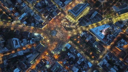 SLIKA DRONOM: Tačan broj okupljenih na političkom protestu opozicije (FOTO/VIDEO)