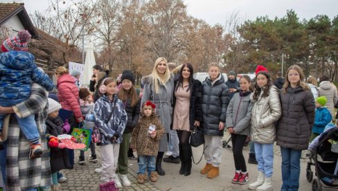 PORODIČNA BAJKA NA ŠETALIŠTU: Dvodnevno novogodišnje druženje stanovnika savskih blokova veoma posećeno