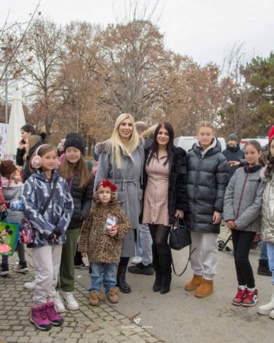 ПОРОДИЧНА БАЈКА НА ШЕТАЛИШТУ: Дводневно новогодишње дружење становника савских блокова веома посећено