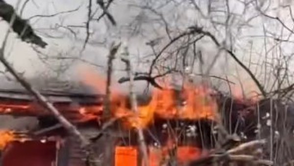 ДЕТЕ ЈЕ ВИКАЛО ДА ГОРИ БАРАКА Тужне приче људи после пожара на Ади Циганлији - остали без крова над главом