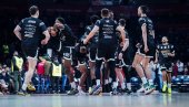 CRNO-BELI U RETRO DRESOVIMA: Partizan protiv Olimpijakosa u posebnoj opremi (FOTO)