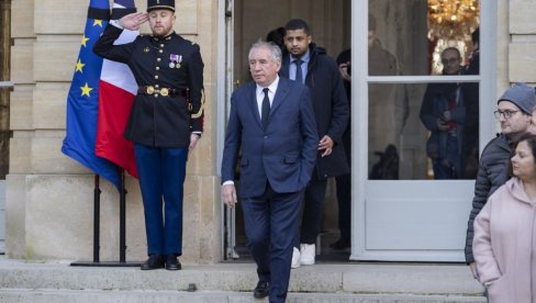 PARIZ ZALEDIO BUDŽET, SAMO NE I ZA VOJSKU: Predlog premijera koji je opozicija dočekala na nož