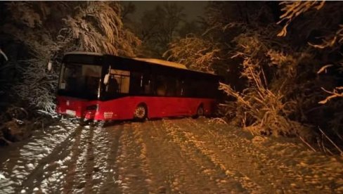 PROKLIZAO AUTOBUS U MALOJ MOŠTANICI: Drama u beogradskom naselju, u Mirjevu kolaps