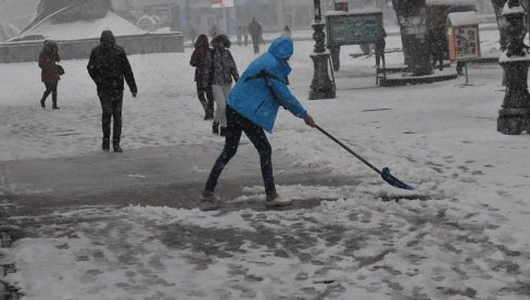 PRIJAVE NEODGOVORNIM GRAĐANIMA:U Kraljevu inspekcija kontroliše čišćenje snega