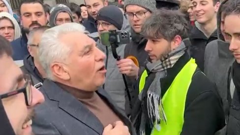 ANĐELKOVIĆ IZAŠAO DA RAZGOVARA SA DEMONSTRANTIMA: Na skupu bilo samo tri radnika, direktor Pošte imao poruku za studente