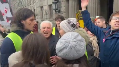 RADIŠ ZA MARINIKU TEPIĆ? Anđelković razgovarao sa demonstrantima ispred Pošte - razotkrio šta se krije iza protesta