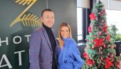 САМО НЕК ЈЕ ЗДРАВЉА: Јелена Костов и Бане Мојићевић о жељама за нову 2025. годину (ФОТО) САМО НЕК ЈЕ ЗДРАВЉА: Јелена Костов и Бане Мојићевић о жељама за нову 2025. годину (ФОТО)