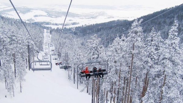 ЖИЧАРА НА ТОРНИКУ ВАН ФУНКЦИЈЕ: Скијања има, уз потешкоће