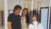 МАМА МУСЛИМАНКА, ТАТА ПРАВОСЛАВАЦ - ОДРАСЛА У ДОМУ: Певачица силована кад је имала 14, срећу нашла крај 30 година старијег