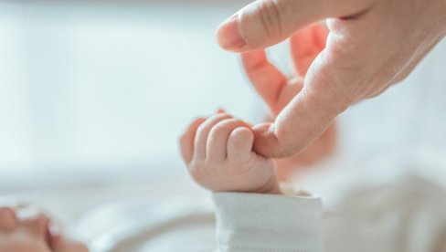 РОЂЕНА НАЈСТАРИЈА БЕБА НА СВЕТУ: Шанса да ће да преживи ембрион у ком је била готово да није постојала
