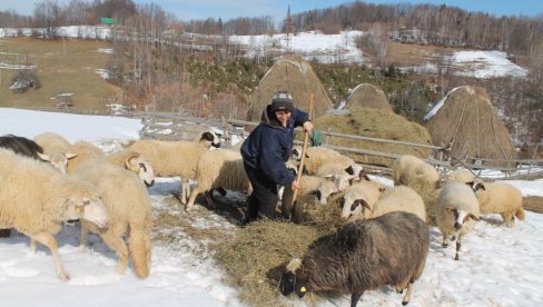 NEKA ZIMA ZIMOM PROLAZI: U Starom Vlahu uvek su se sa surovom klimom gorštački nosili i muke sa snegom okretali na šalu