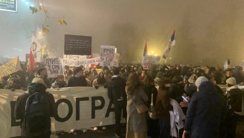 UŽAS NA PROTESTU: Demonstranti tukli čoveka; Na čelu kolone Šolakov urednik; Majić koji je oslobodio silovatlje i koljače pričao o pravdi