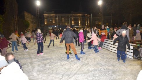 ZABAVA NA LEDU: Otvoreno besplatno klizalište