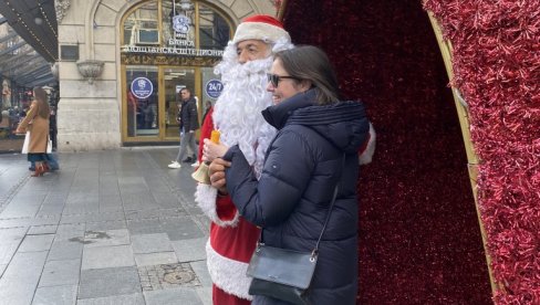 USREĆUJE   MALIŠANE   VIŠE OD 25 GODINA: Milorad M., prestonički Deda Mraz, postaje neizostavan dekor Knez Mihailove