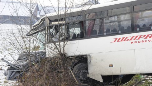 POVREĐENI VOZAČI I JEDNA PUTNICA: Novi detalji - udes kamiona i autobusa u Zaklopači, na putu Kraljevo-Vrnjačka Banja