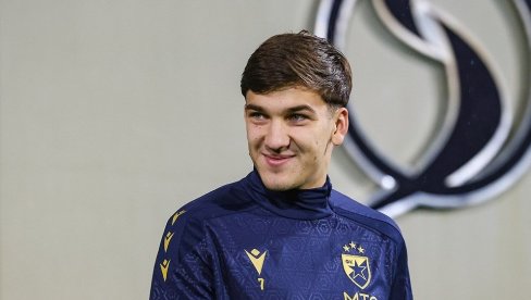 ЗВЕЗДИНО ДЕТЕ ОСТАЈЕ У КЛУБУ! Црвено-бели завршили велики посао