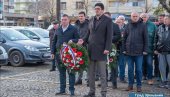 STRELJALI IH, PA OBESILI UZ NATPIS  “SRBI, OVO JE VAŠE BOŽIĆNO DRVO”: Zrenjanin odao počast ubijenima 9. januara 1942. godine