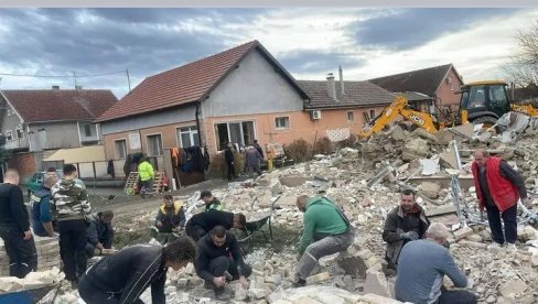 NA BOŽIĆ OSTALI BEZ KROVA NAD GLAVOM: Pokrenuta akcija za pomoć porodici Gavrić iz Budisave (FOTO)