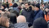 DEMONSTRANTI BLOKIRALI SAOBRAĆAJ U SAVKOJ ULICI: Među njima Nogo i Štimac, očekuje se da će uskoro na Gazelu