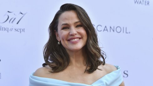 DECA SE STIDE SVOJE MAJKE DŽENIFER GARNER: Kažu da ih stalno blamiram