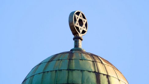 MRTVI NA JEVREJSKI PRAZNIK JOM KIPUR: U napadu na sinagogu u britanskom gradu Mančesteru poginulo dvoje, napadača ubila policija MRTVI NA JEVREJSKI PRAZNIK JOM KIPUR: U napadu na sinagogu u britanskom gradu Mančesteru poginulo dvoje, napadača ubila policija
