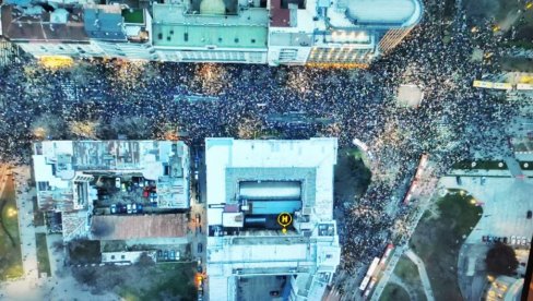 ФИЈАСКО ПРОТЕСТА ИСПРЕД УСТАВНОГ СУДА: Упола мање учесника него на Славији