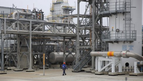 ПЕСКОВ УПОЗОРАВА НА КАТАСТРОФУ: Напади на гасоводе гурају свет у хаос