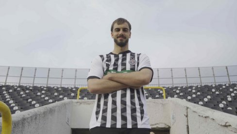 KAKAV POKLON ZA ROĐENDAN! Napadač Partizana razgalio navijače u Humskoj (VIDEO)