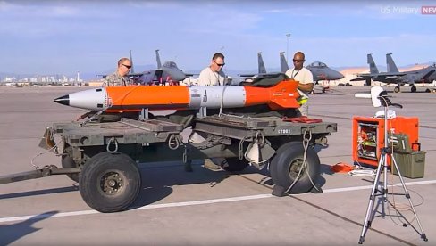 NUKLEARNI POVRATAK U BRITANIJU: SAD prvi put posle 17 godina rasporedile B61-12 bombe zbog Rusije NUKLEARNI POVRATAK U BRITANIJU: SAD prvi put posle 17 godina rasporedile B61-12 bombe zbog Rusije