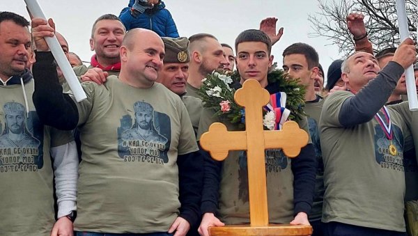 ДВА ПУТА УЛАЗИЛИ У ВОДУ: На Градском језеру у Вршцу пливало бише од 260 људи (ФОТО)