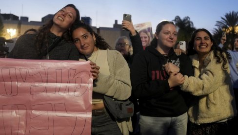 ZAROBLJENICI KONAČNO SA PORODICAMA: Fotografije Izrealki i Palestinaca ujedinjenih sa najmilijima obišle svet