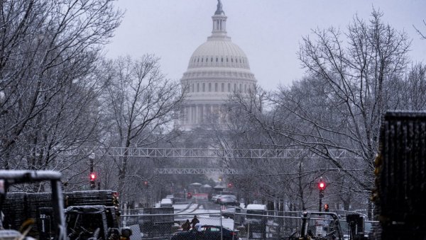 СВАКО КО ДА ОТКАЗ, ОТПРЕМНИНА У ВИСИНИ ОД 8 ПЛАТА: Трампова понуда федералним радницима