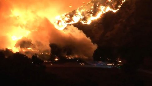 PRVI SNIMCI NOVOG POŽARA U LOS ANĐELESU: Vatrena stihija nosi sve pred sobom - naređena evakuacija 50.000 ljudi (VIDEO)