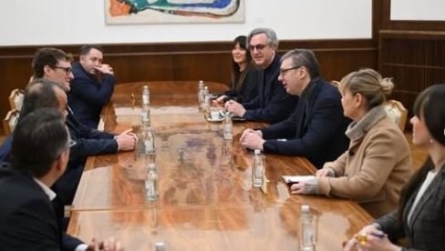 VUČIĆ SE SASTAO SA KOSGREJVOM: Razgovarali smo o mogućnosti da Beograd i Srbija budu domaćini najveće svetske tehnološke konferencije