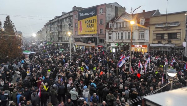 ПРЕ СКУПА У ЈАГОДИНИ: Народ се масовно окупља - очекује се више десетина хиљада људи (ВИДЕО)