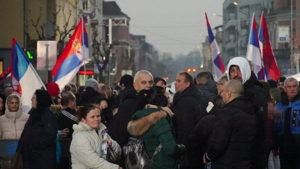 СНИМАК ИЗ ДРОНА ОСТАВЉА БЕЗ ДАХА: Центар Јагодине пун људи ни чиода не може да стане (ВИДЕО)