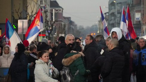 SNIMAK IZ DRONA OSTAVLJA BEZ DAHA: Centar Jagodine pun ljudi ni čioda ne može da padne (VIDEO)