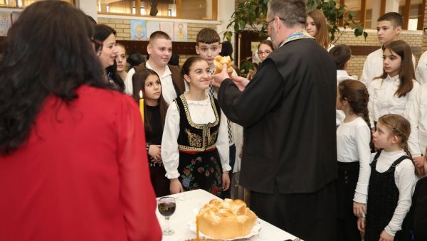 ЂАЦИ ШКОЛЕ МИЛОШ ЦРЊАНСКИ ОБЕЛЕЖИЛИ ШКОЛСКУ СЛАВУ: Свечано у Српском Итебеју