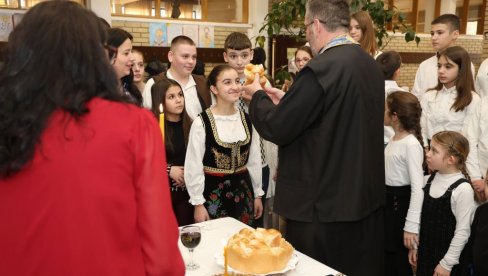 ЂАЦИ ШКОЛЕ МИЛОШ ЦРЊАНСКИ ОБЕЛЕЖИЛИ ШКОЛСКУ СЛАВУ: Свечано у Српском Итебеју