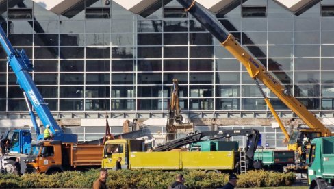 NA DOBROM SMO PUTU Turkulov: Pacijentkinja povređena pri padu nadstrešnice stabilno